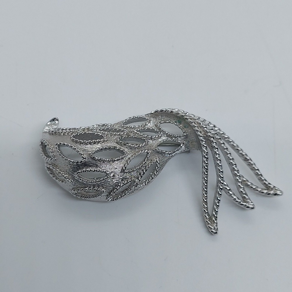 Vintage‎ Monet Modernest Silvertone Brooch